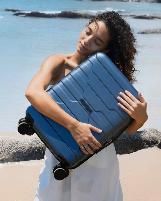 100% polycarbonate hard shell with shock-drop-test certification