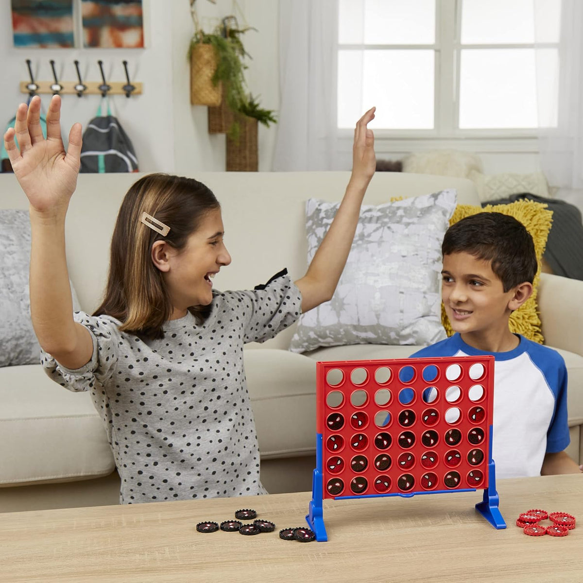 Hasbro Gaming Connect 4 Marvel Spider-Man Edition – Birthday Gift for Kids Who Love Spider-Man, Ages 6 and Up