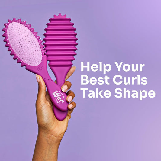 precision-shaped ridges that finger-rake and separate individual curl clumps from root to tip