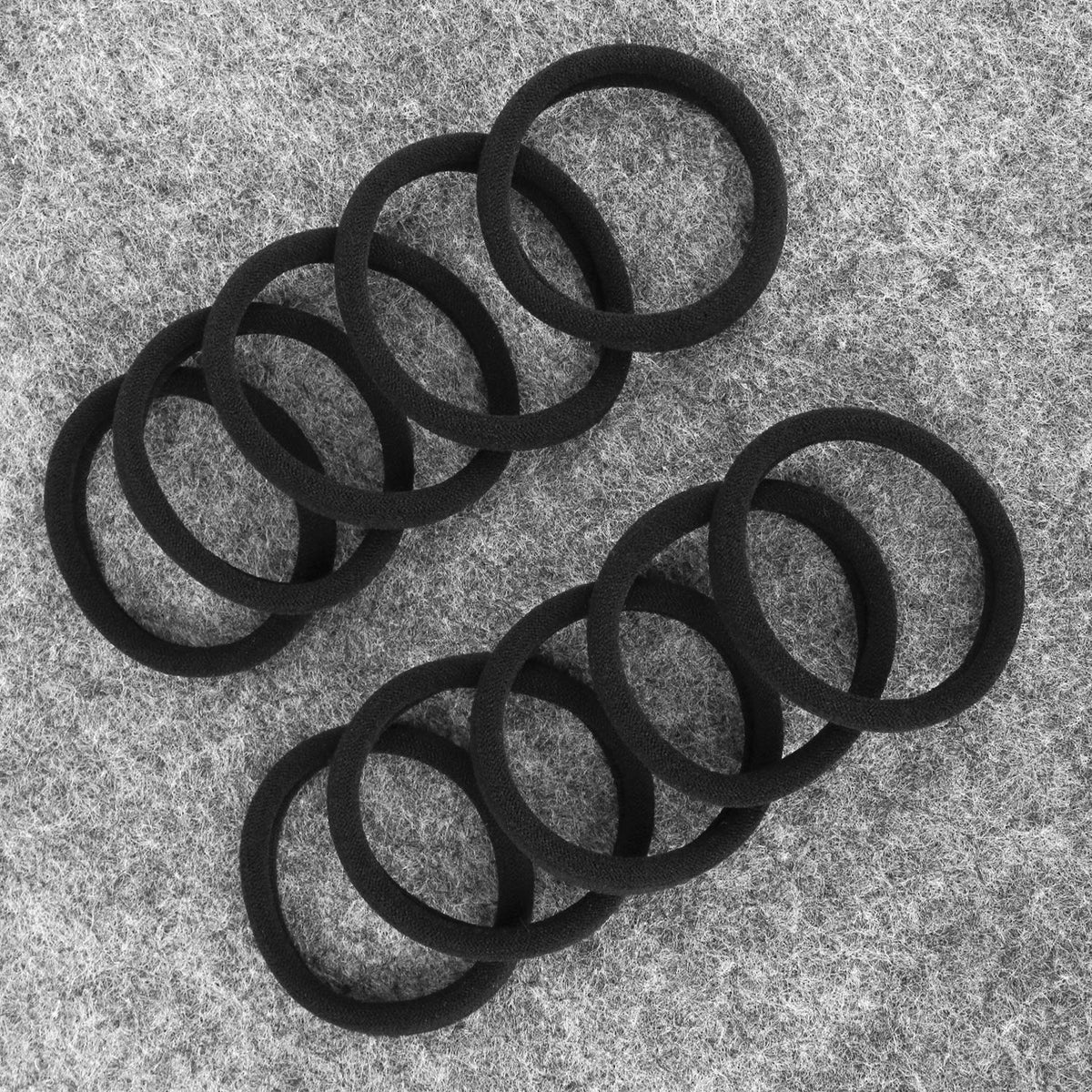 0.4-inch (1 cm) width providing a comfortable yet firm grip