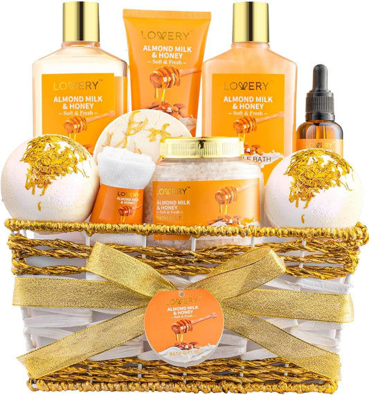 10-piece set: shower gel, bubble bath, body scrub, bath salt, bath oil, hand towel, two extra-large bath bombs, and shower steamer tablet