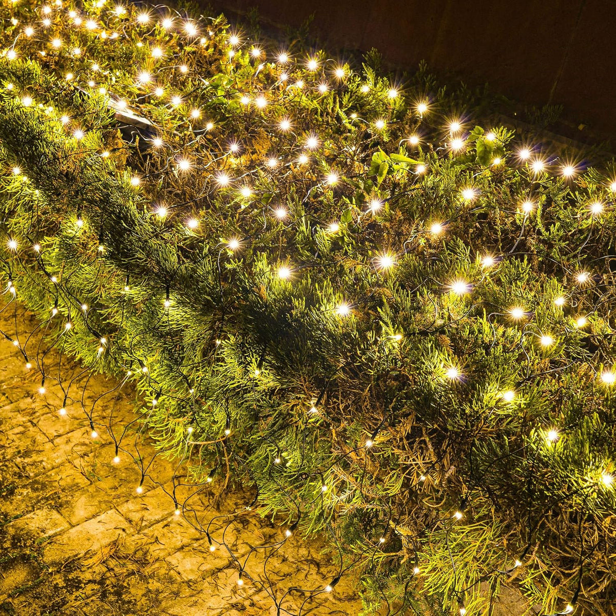 360-led net mesh layout covering 12ft x 5ft (or 9.8ft x 6.6ft in smaller variants)