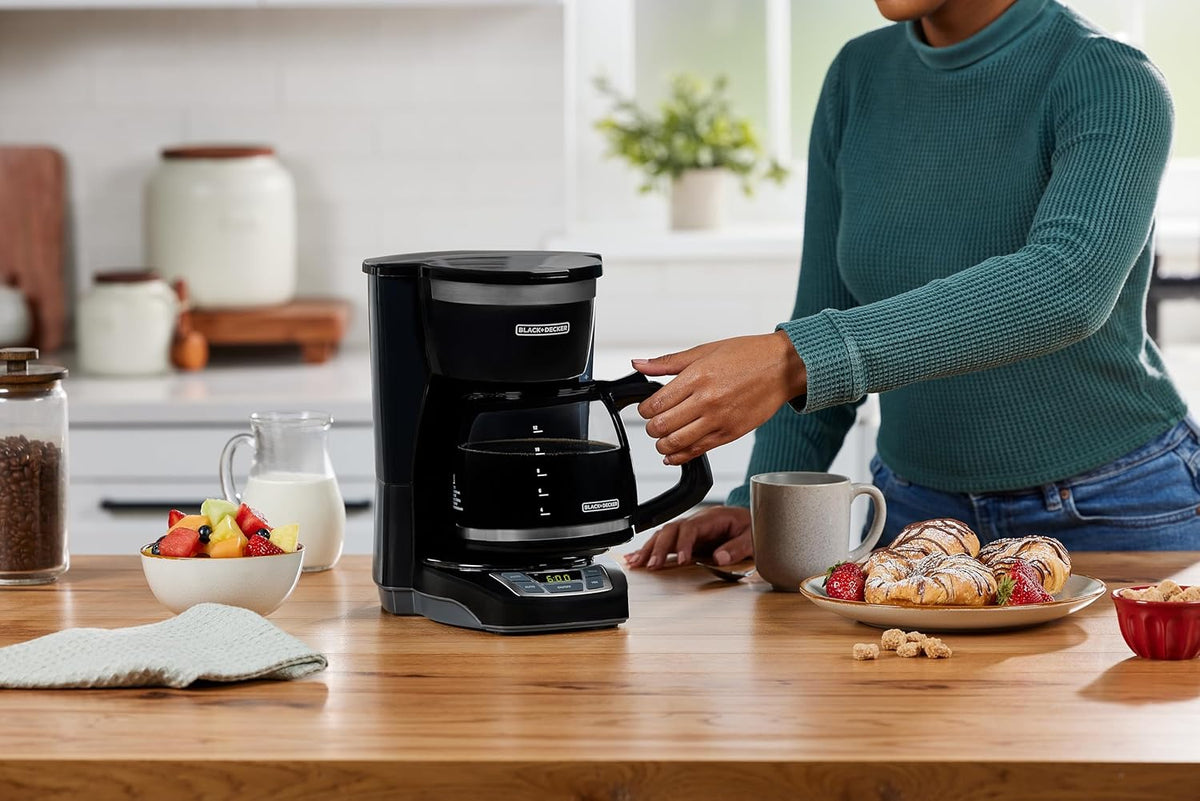 BLACK+DECKER Drip Coffee Maker with Vortex Brewing, Affordable Birthday Gift for Coffee-Drinking Friends and Family