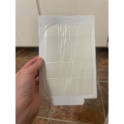 glue surface measuring 4.5" x 6.5" (trap 5.25" x 7.75")