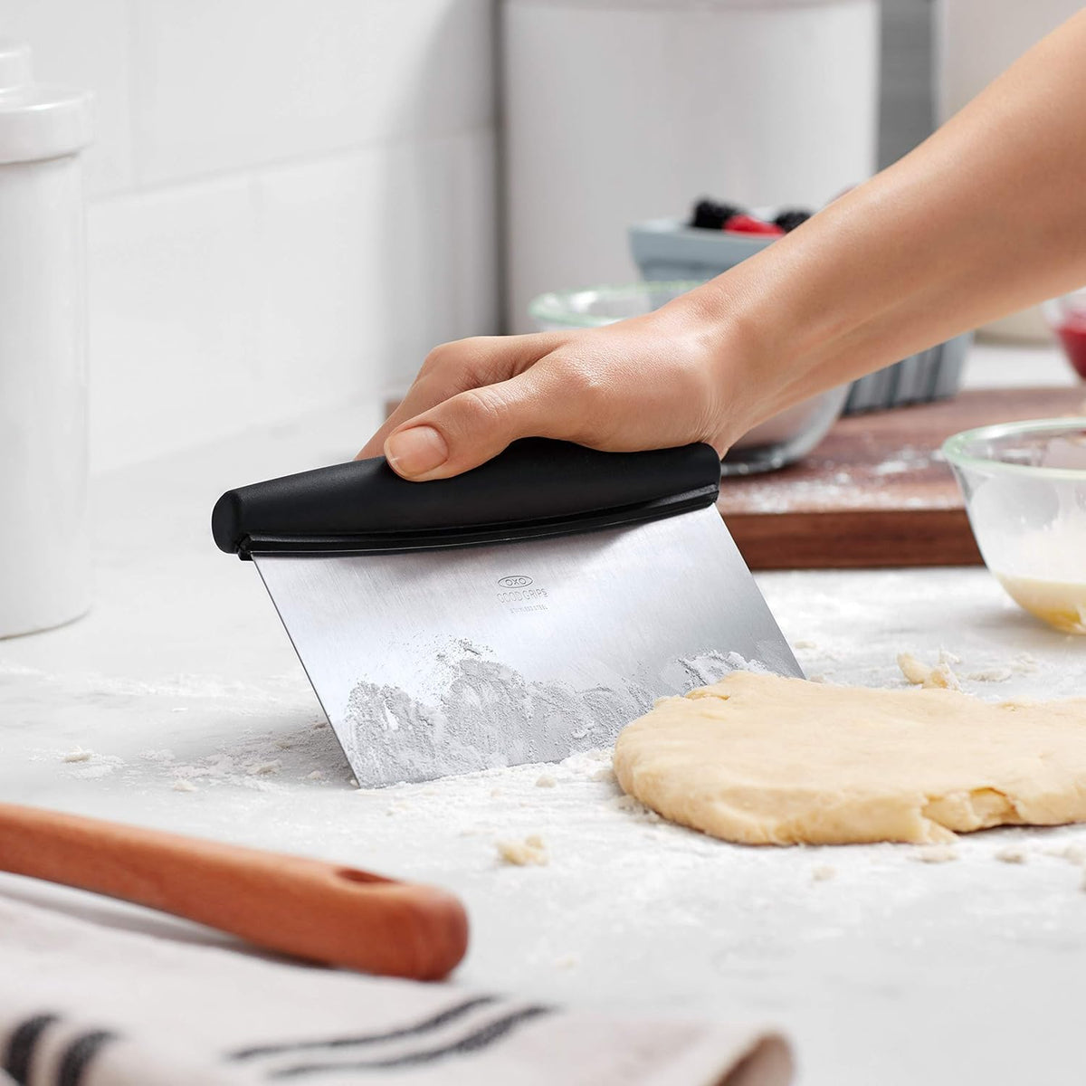 large ergonomic soft non-slip handle for secure grip and control