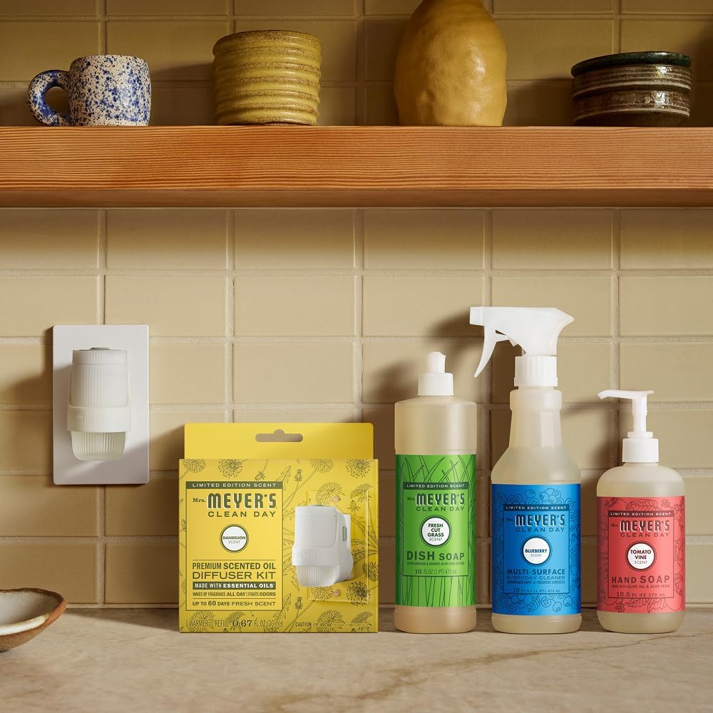 MRS. MEYER'S CLEAN DAY Blueberry Multi-Surface Cleaner – Mindful Daily Spray for Kitchen Counters and Bathroom Vanities