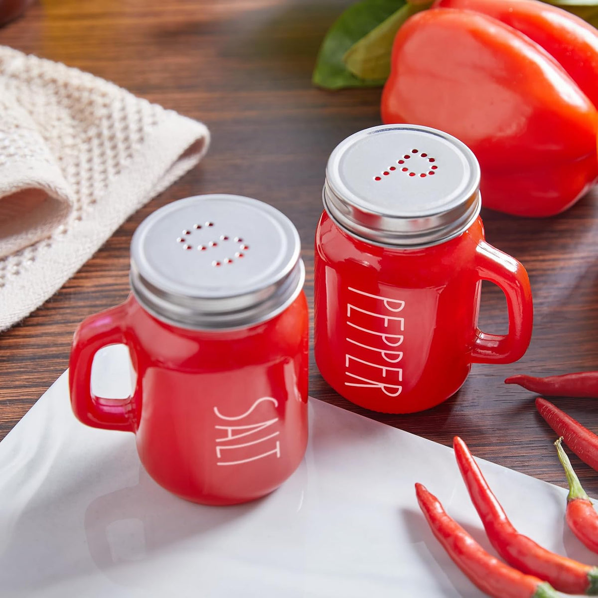 premium stainless steel screw-on lids engraved with 's' and 'p'