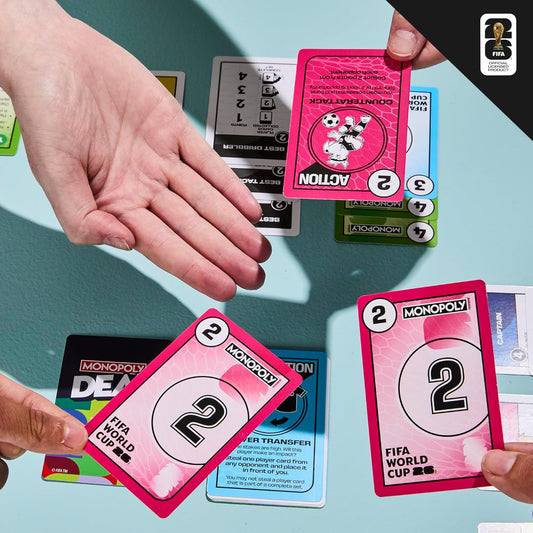 set-collection win condition (first to collect 3 player sets in different colors wins)