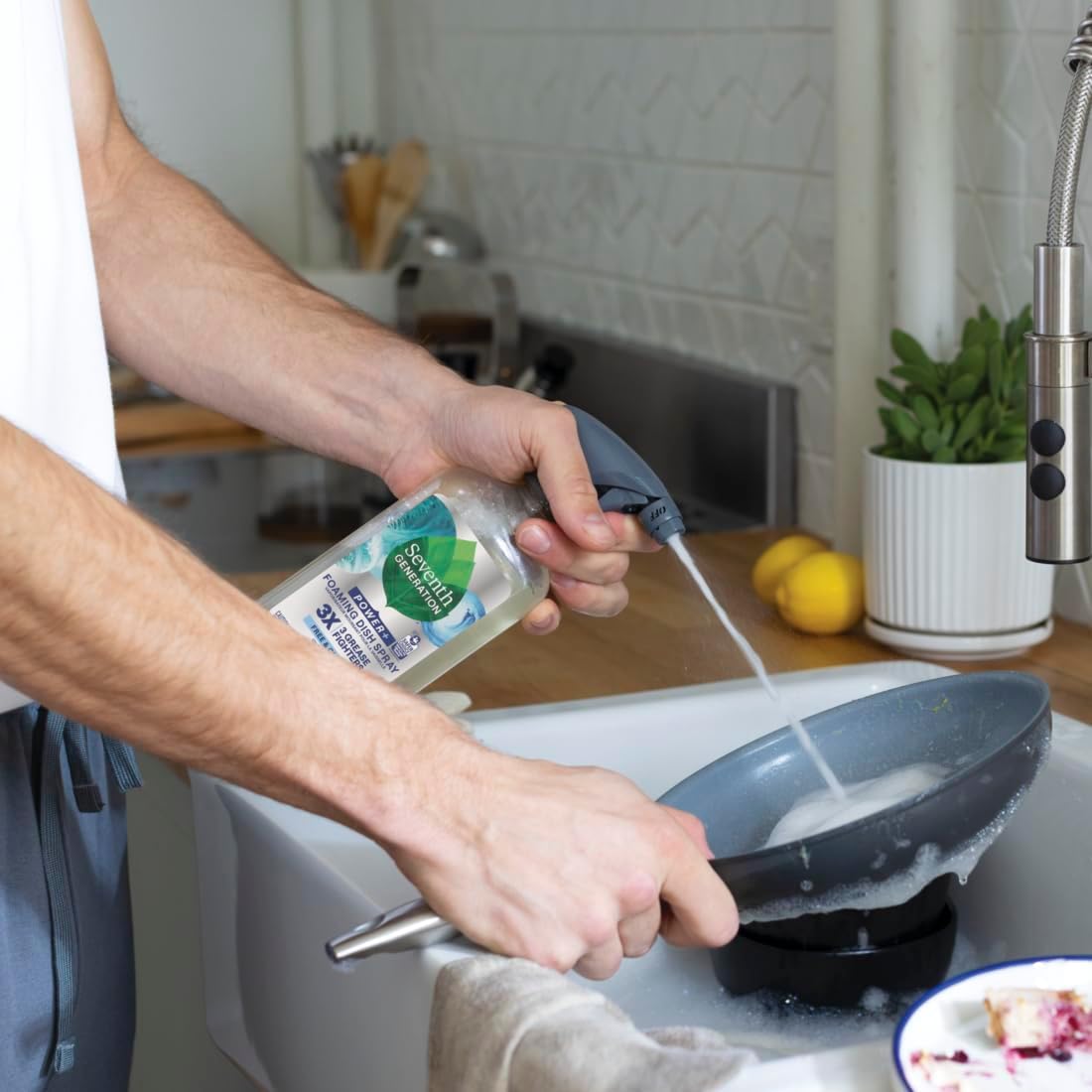Seventh Generation Foaming Dish Spray Free & Clear — Non-Toxic Dish Wash for Family Kitchens and Busy Parents