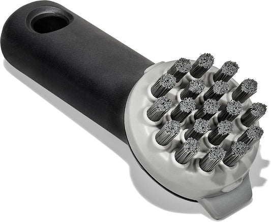 smart bristle pattern engineered for both flat and ridged cookware surfaces