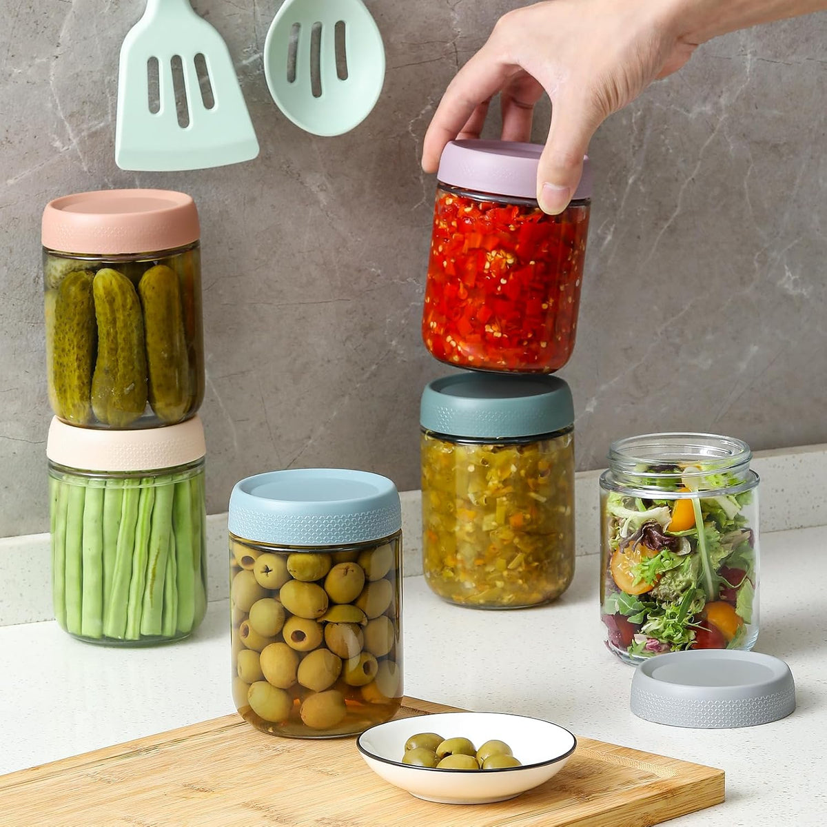specially designed airtight lid with leak-proof sealing