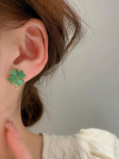 statement-sized design that reads as a focal accessory