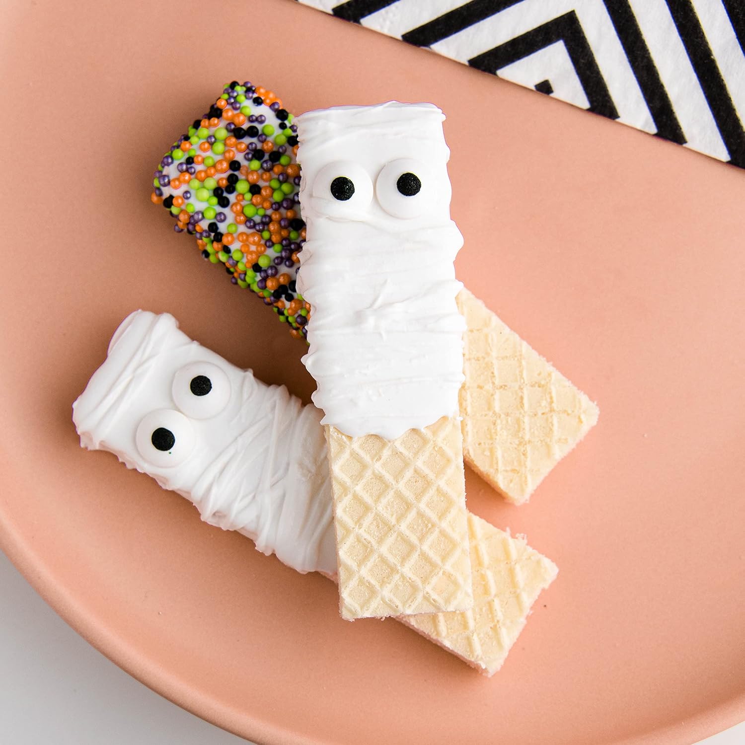Sweets Indeed Halloween Eyeball Tacklebox – Kid-Friendly Edible Candy Eyes for Safe Family Baking Fun