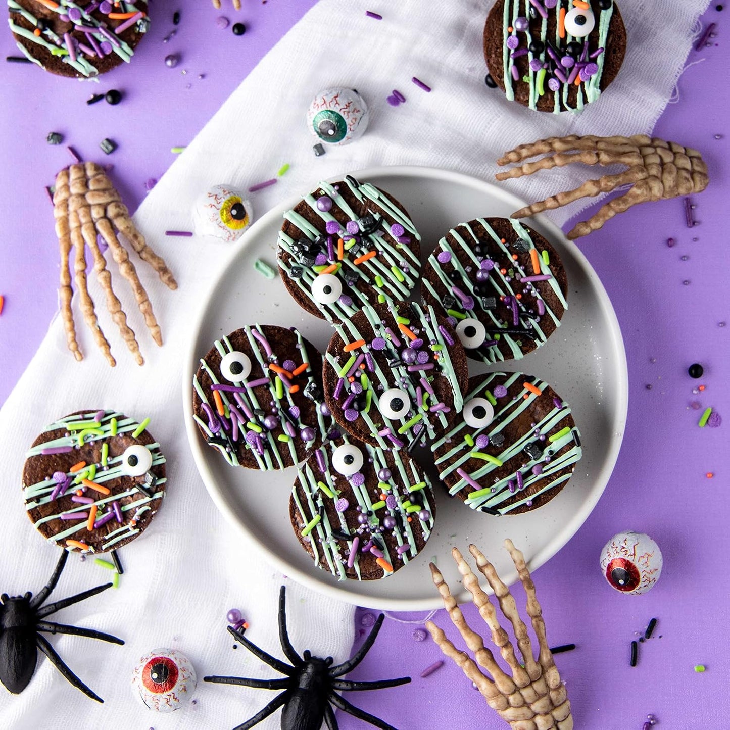 Sweets Indeed Halloween Eyeball Tacklebox – Kid-Friendly Edible Candy Eyes for Safe Family Baking Fun