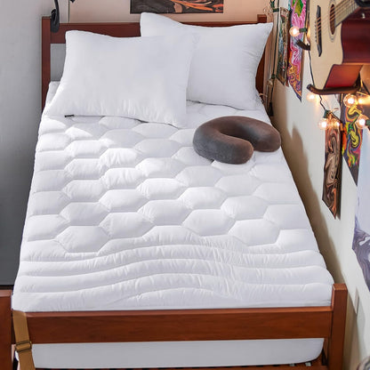 three-zone quilted design with wavy top/bottom stitching and honeycomb center for pressure relief