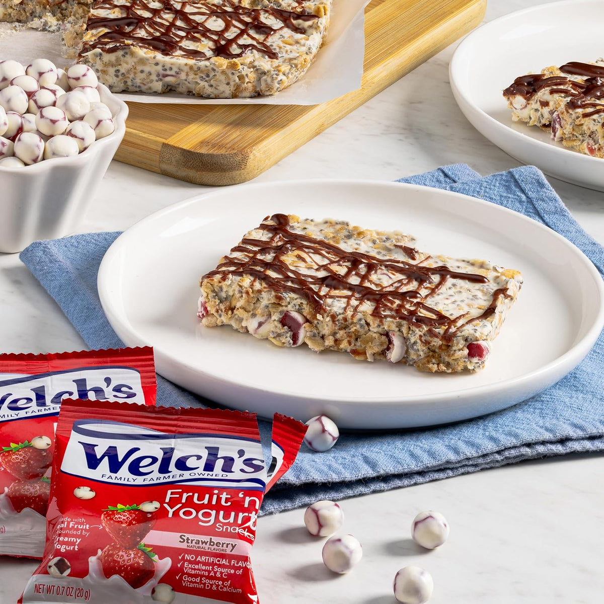 Welch's Yogurt Coated Fruit Snacks – Commute Bag Energy Boost, Strawberry & Mango Peach 40-Count