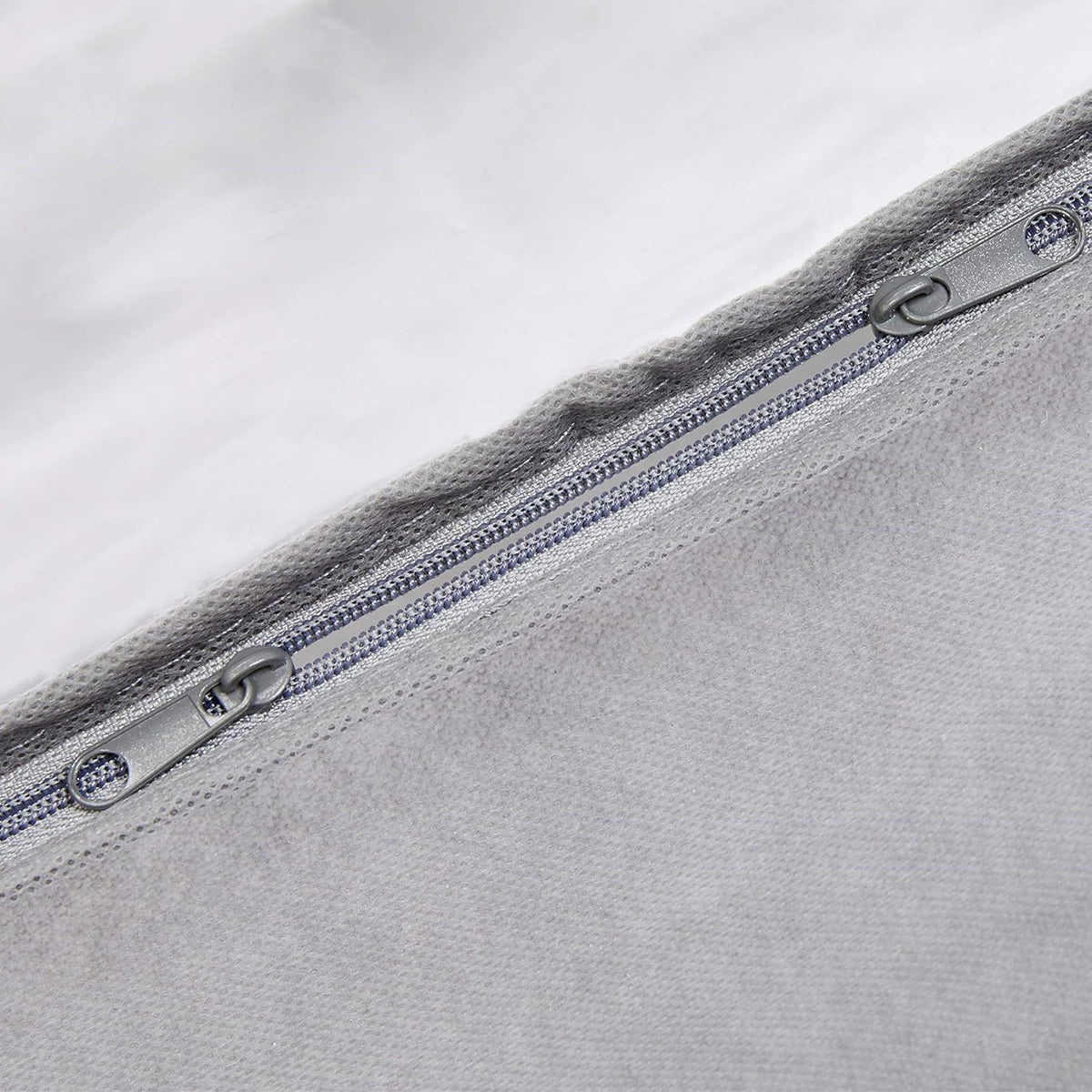 zipper closure for dust and debris protection